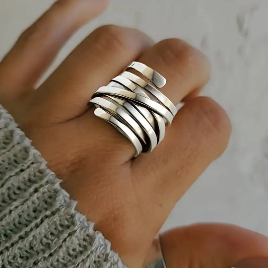 Hazel – Vintageinspireret flerbåndsring i sølvfarvet metal