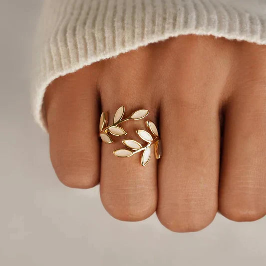 Milly – Justerbar ring med blade i opalstil