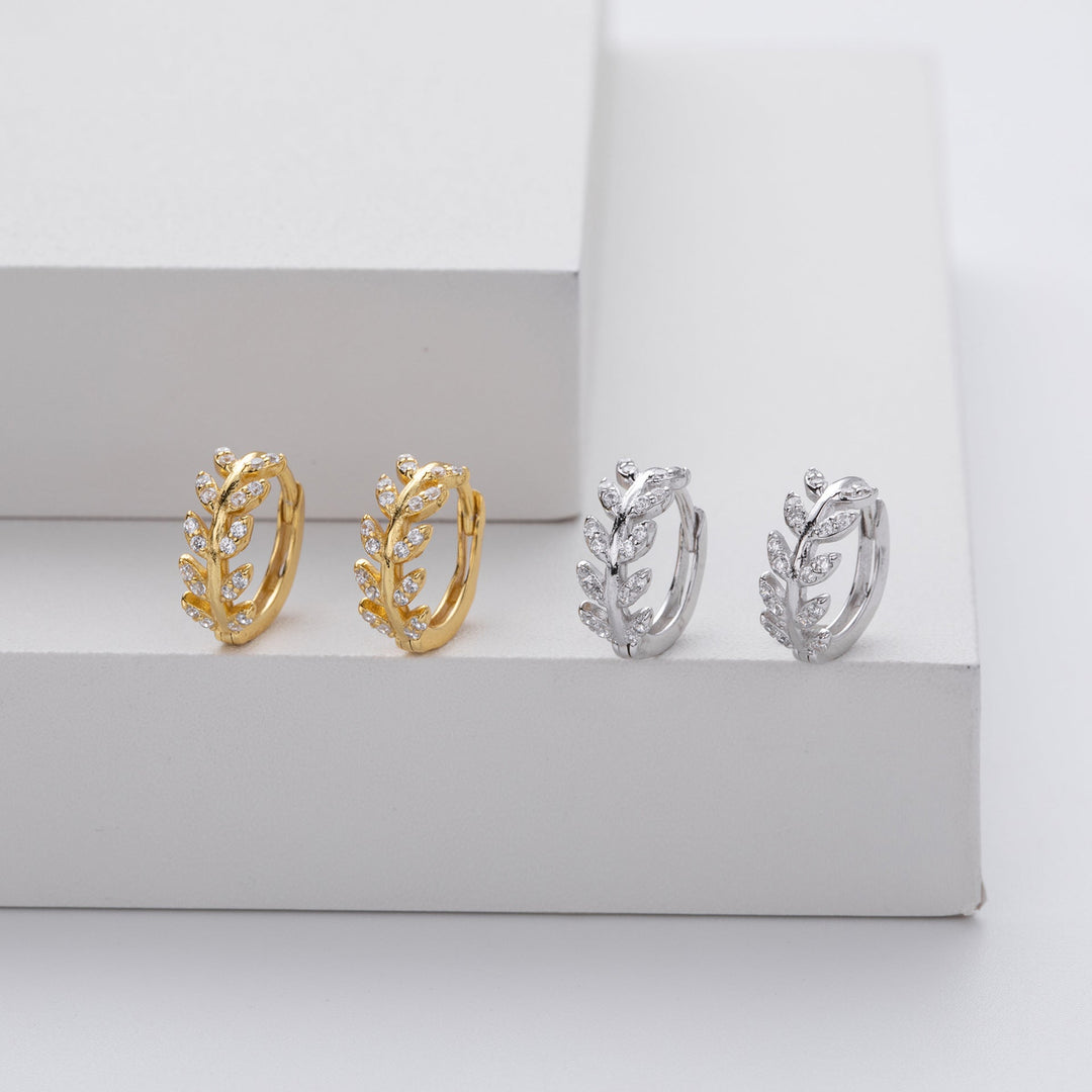 Laticia – elegante øreringe med bladdesign og stenindsatser