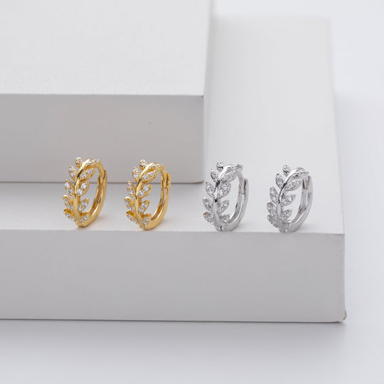 Laticia – elegante øreringe med bladdesign og stenindsatser
