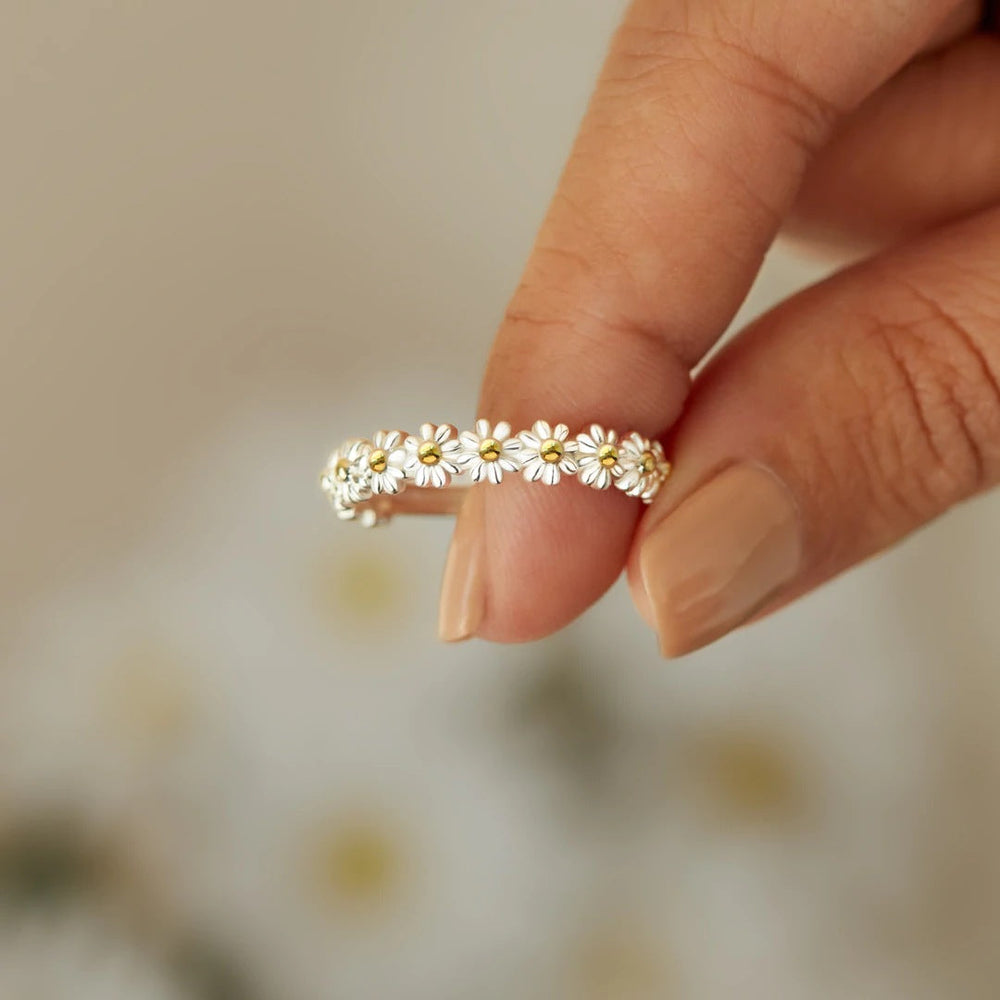 Luksuriøs ring med blomsterdesign