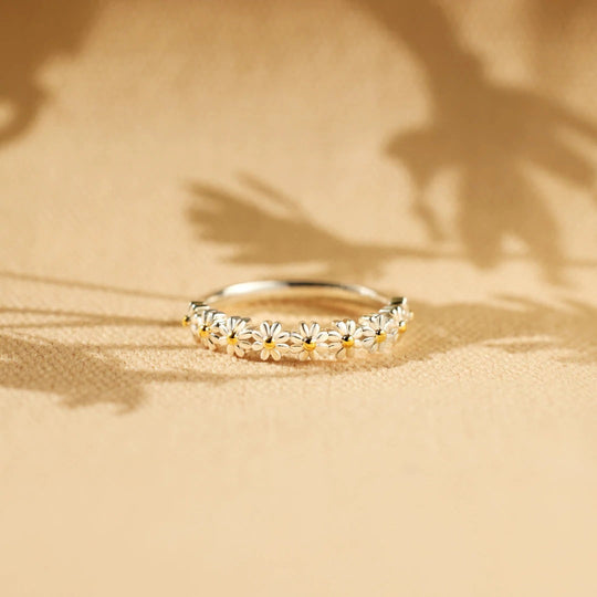 Luksuriøs ring med blomsterdesign