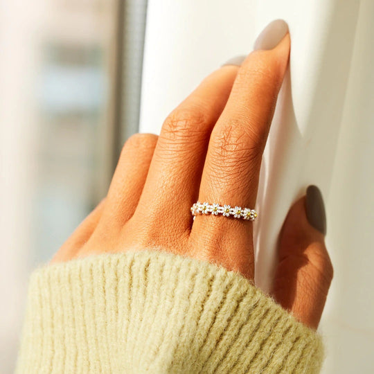 Luksuriøs ring med blomsterdesign